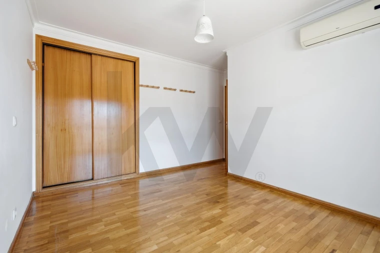 Apartamento T3 para Venda em Carcavelos e Parede Foto 28