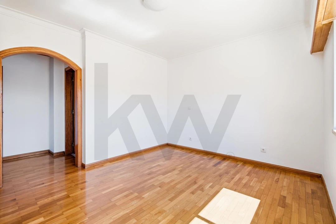 Apartamento T3 para Venda em Carcavelos e Parede Foto 21