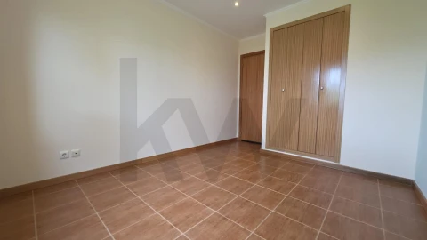 Apartamento T3 para Venda em Praia da Vitoria (Santa Cruz)