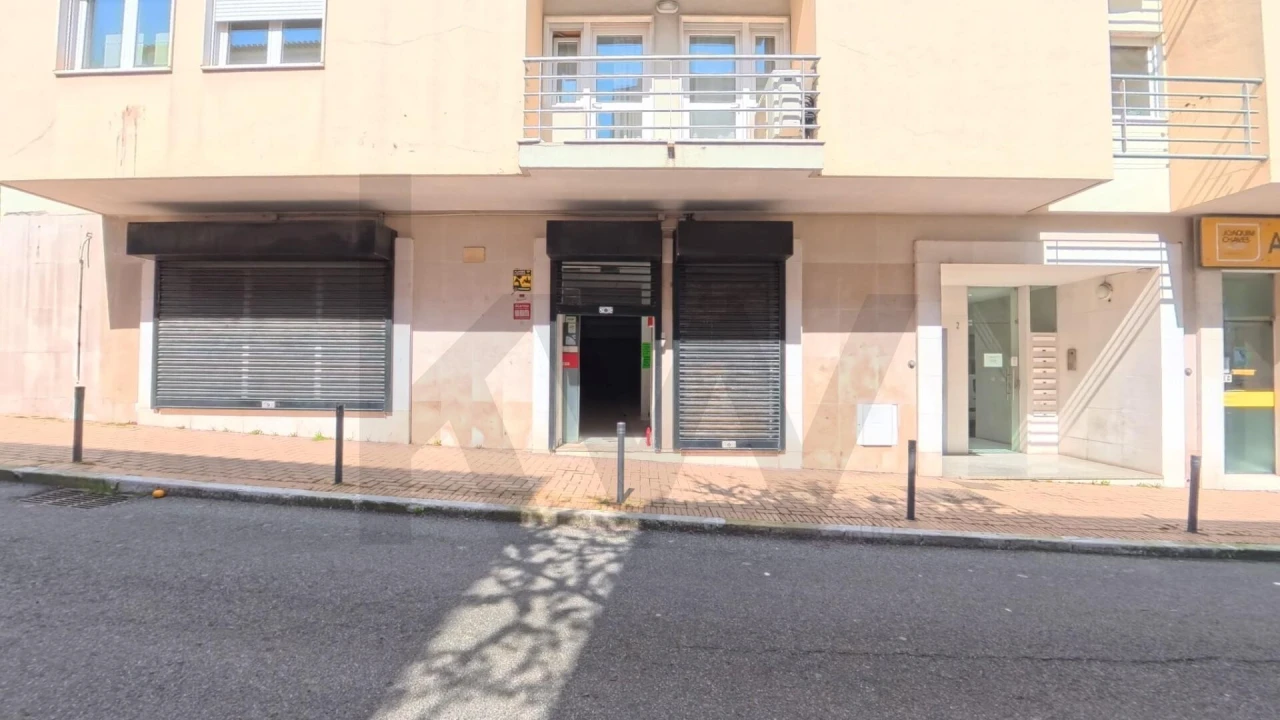 Loja para Venda em Algés, Linda-A-Velha e Cruz Quebrada-Dafundo Foto 1