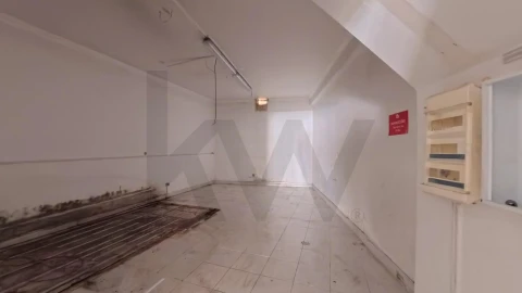 Loja para Venda em Algés, Linda-A-Velha e Cruz Quebrada-Dafundo