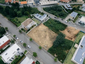 Terreno para Venda em Nogueira do Cravo e Pindelo
