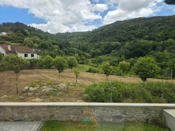 Terreno para Venda em Crasto, Ruivos e Grovelas
