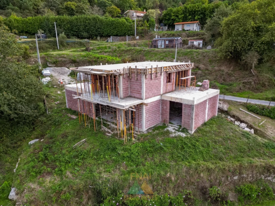 Moradia T3 para Venda em Gondufe Foto 39