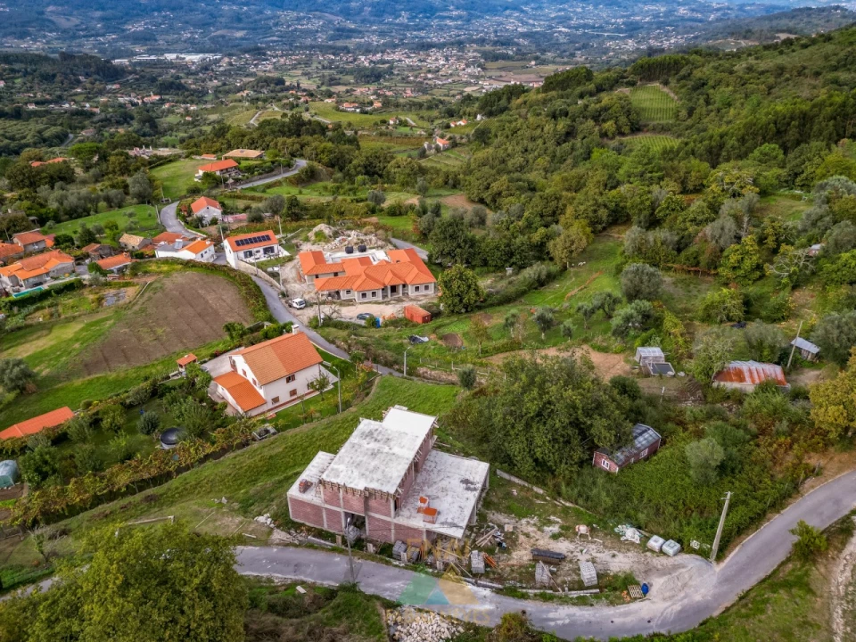 Moradia T3 para Venda em Gondufe Foto 1