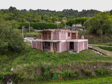 Moradia T3 para Venda em Gondufe
