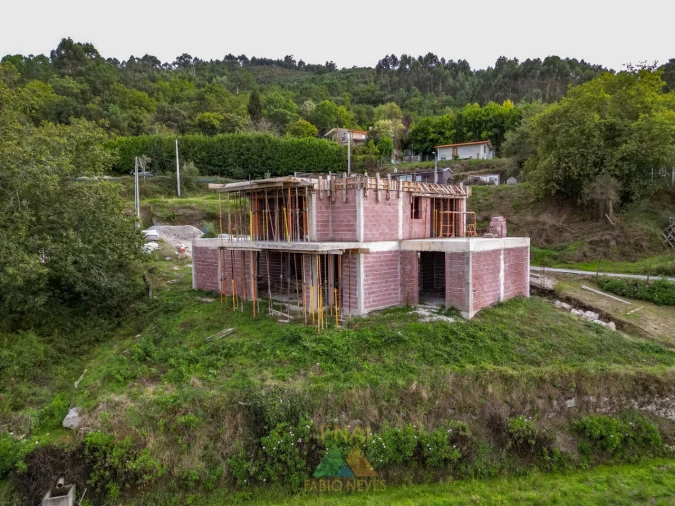 Moradia T3 para Venda em Gondufe Foto 38
