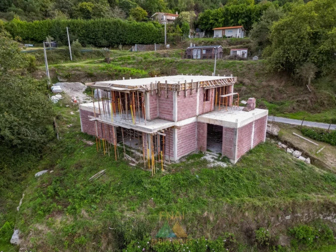 Moradia T3 para Venda em Gondufe Foto 39