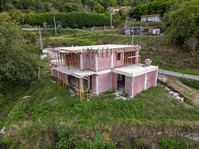 Moradia T3 para Venda em Gondufe Foto 40