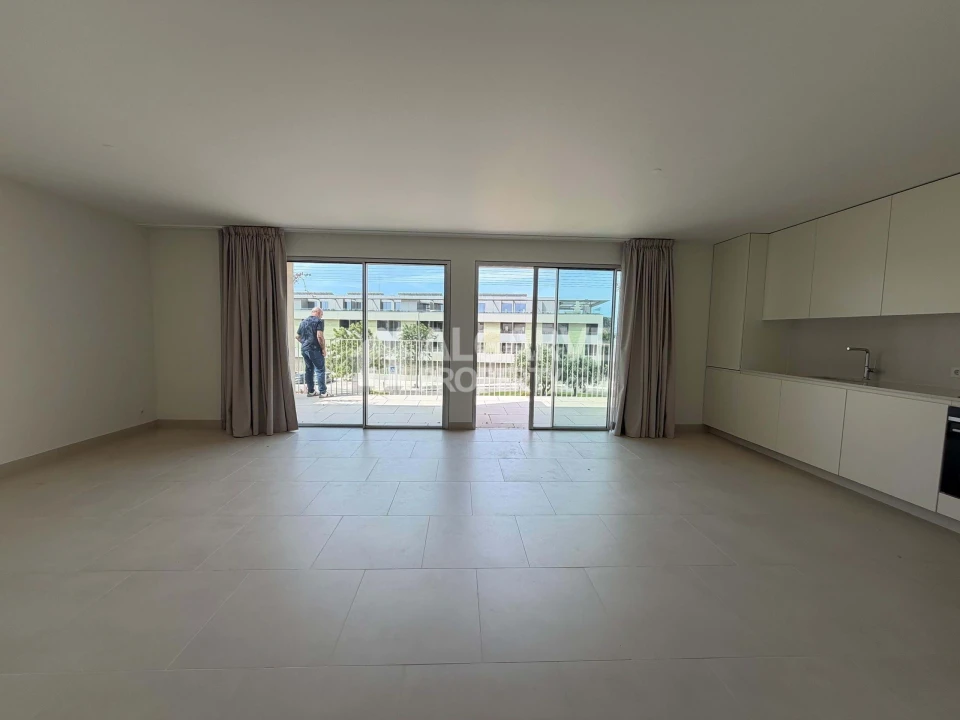 Apartamento T2 para Venda em Quarteira Foto 13