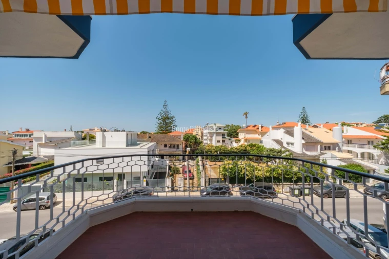 Apartamento T2 para Venda em Carcavelos e Parede Foto 17