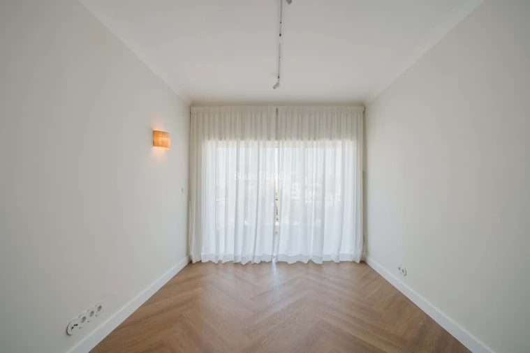Apartamento T2 para Venda em Carcavelos e Parede Foto 13
