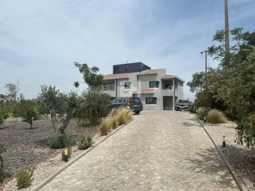 Moradia T7 para Venda em Quarteira
