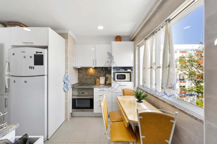 Apartamento T4 para Venda em Portimão Foto 8