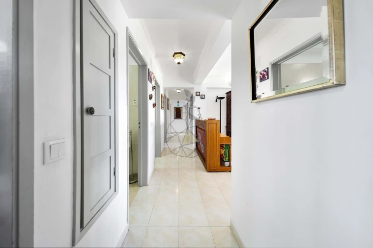 Apartamento T4 para Venda em Portimão Foto 4