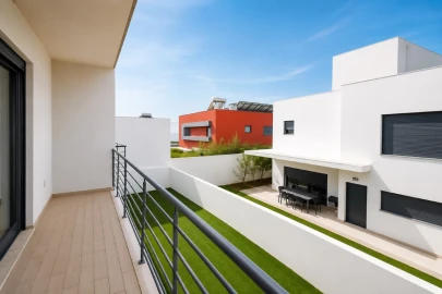 Moradia T5 para Venda em Laranjeiro e Feijó