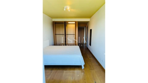 Apartamento T4 para Arrendamento em Santa Marinha e São Pedro da Afurada