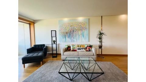 Apartamento T4 para Arrendamento em Santa Marinha e São Pedro da Afurada