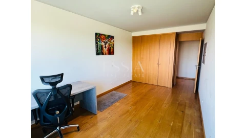 Apartamento T4 para Arrendamento em Santa Marinha e São Pedro da Afurada