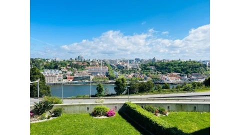 Apartamento T4 para Arrendamento em Santa Marinha e São Pedro da Afurada