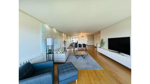Apartamento T4 para Arrendamento em Santa Marinha e São Pedro da Afurada