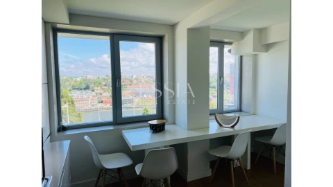 Apartamento T4 para Arrendamento em Santa Marinha e São Pedro da Afurada