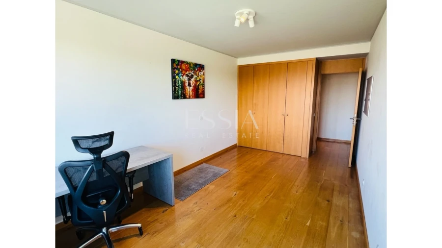 Apartamento T4 para Arrendamento em Santa Marinha e São Pedro da Afurada Foto 13