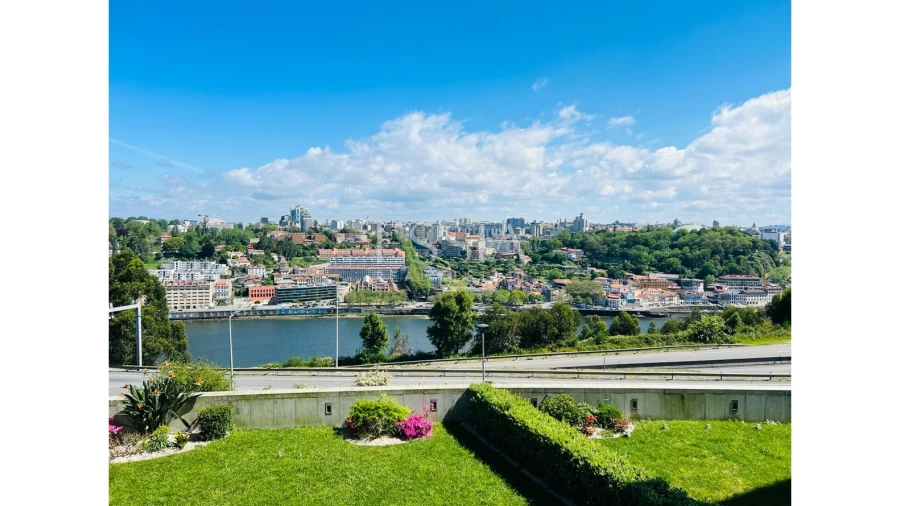 Apartamento T4 para Arrendamento em Santa Marinha e São Pedro da Afurada