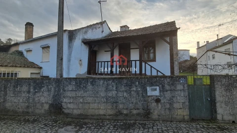 Moradia T2 para Venda em Carragozela e Várzea de Meruge