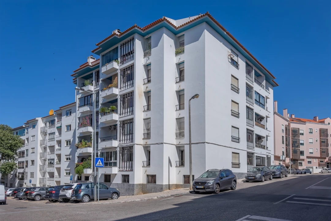 Apartamento T2 para Venda em São Domingos de Rana Foto 4