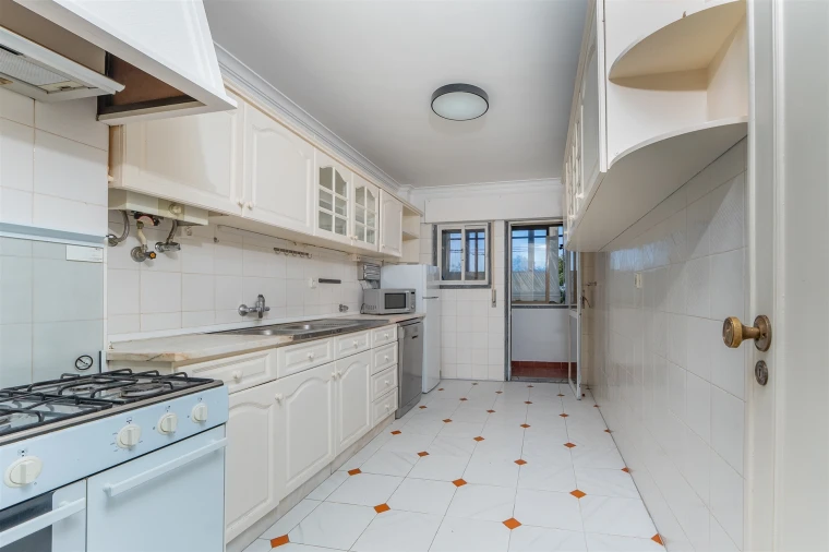 Apartamento T2 para Venda em São Domingos de Rana Foto 30
