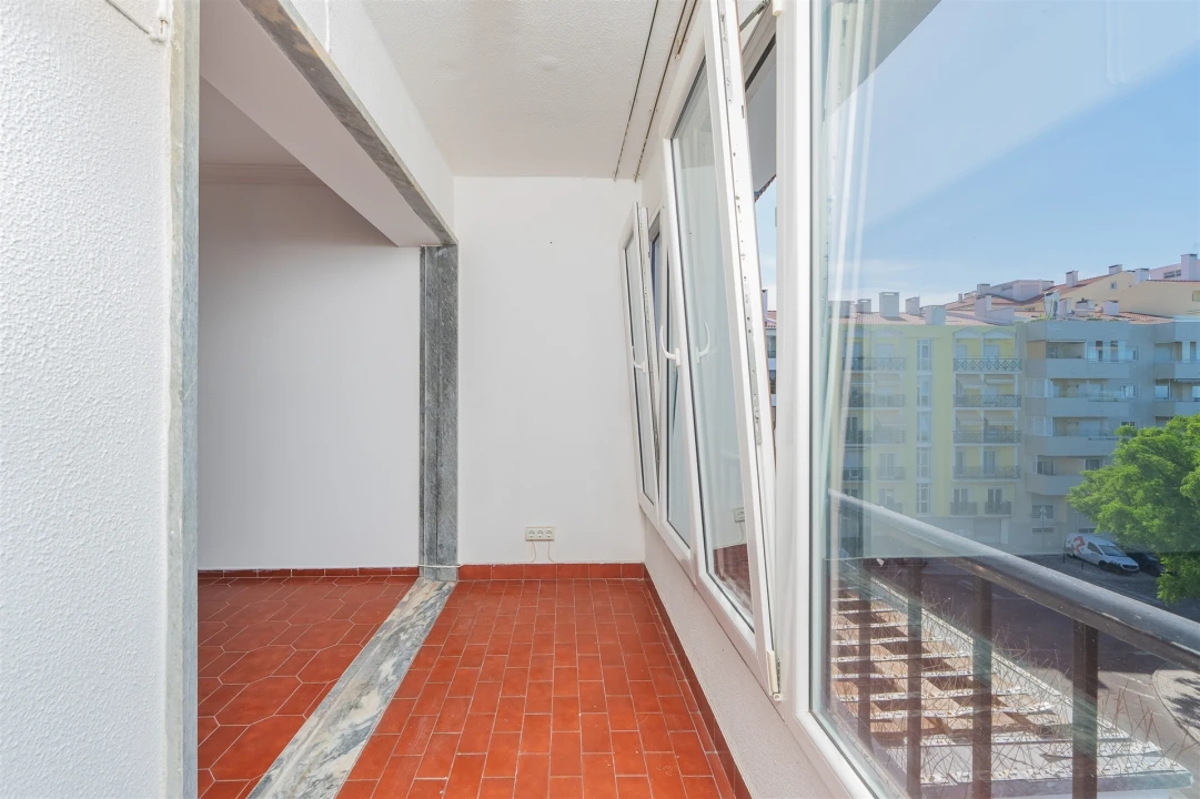 Apartamento T2 para Venda em São Domingos de Rana Foto 31
