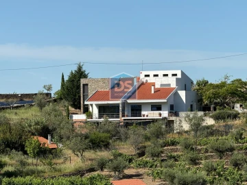 Moradia T4 para Venda em Barcos e Santa Leocádia