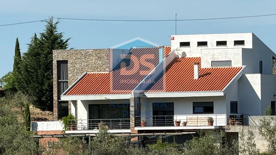 Moradia T4 para Venda em Barcos e Santa Leocádia