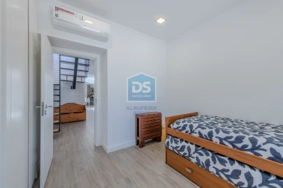 Moradia T4 para Venda em Santa Barbara de Nexe