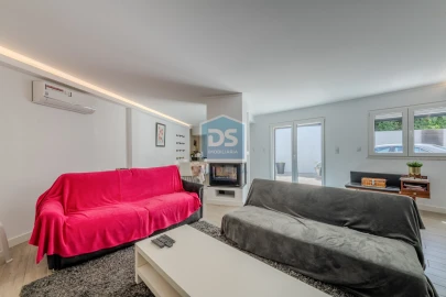 Moradia T4 para Venda em Santa Barbara de Nexe