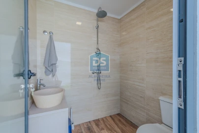 Moradia T4 para Venda em Santa Barbara de Nexe