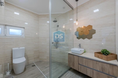 Moradia T4 para Venda em Santa Barbara de Nexe