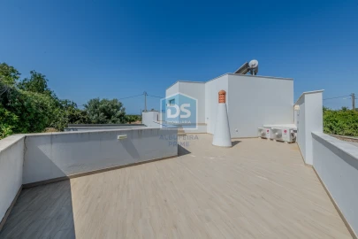 Moradia T4 para Venda em Santa Barbara de Nexe