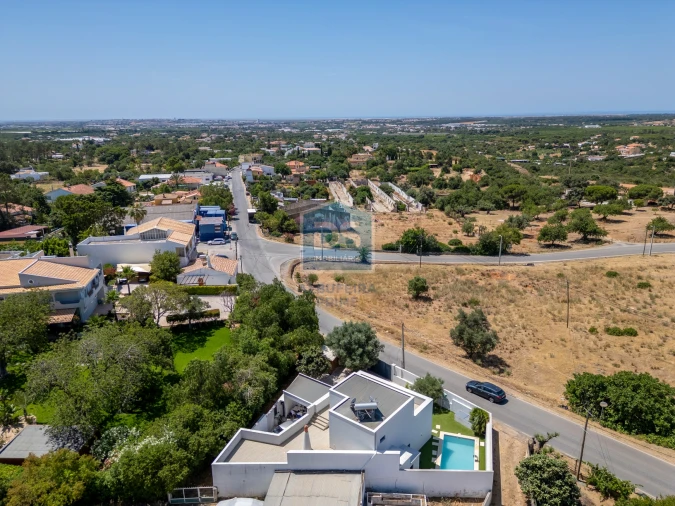 Moradia T4 para Venda em Santa Barbara de Nexe Foto 54