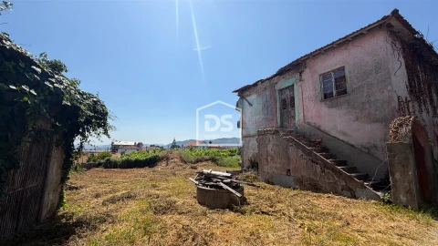 Moradia T1 para Venda em Nespereira e Casais