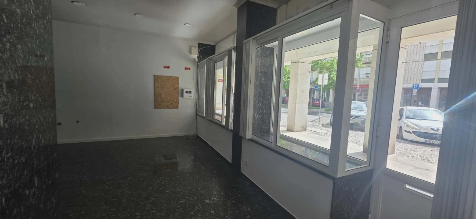 Loja para Arrendamento em São João Baptista e Santa Maria dos Olivais Foto 5