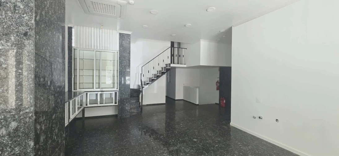Loja para Arrendamento em São João Baptista e Santa Maria dos Olivais Foto 8