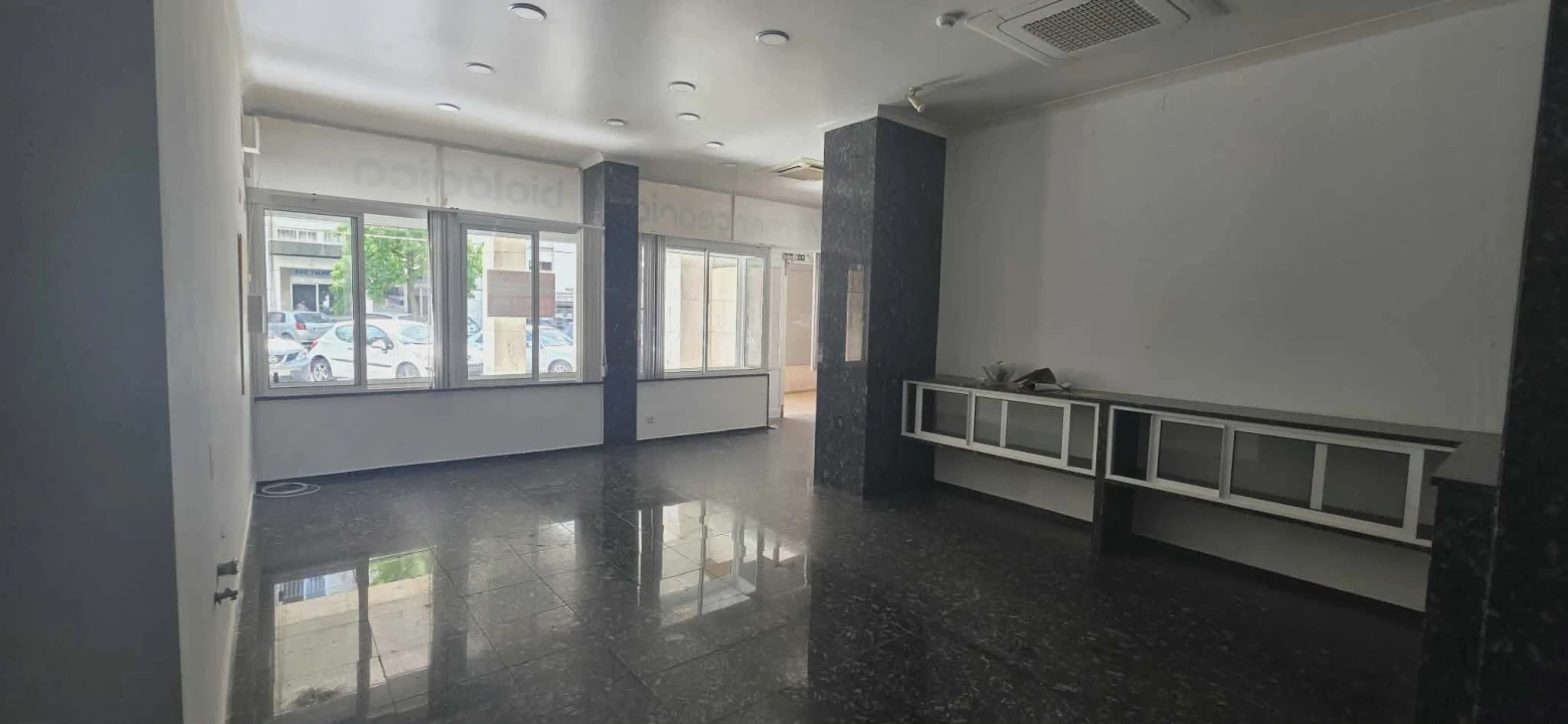 Loja para Arrendamento em São João Baptista e Santa Maria dos Olivais Foto 4
