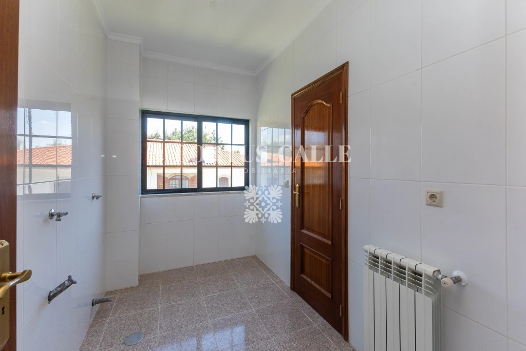 Moradia T5 para Venda em Mateus Foto 15