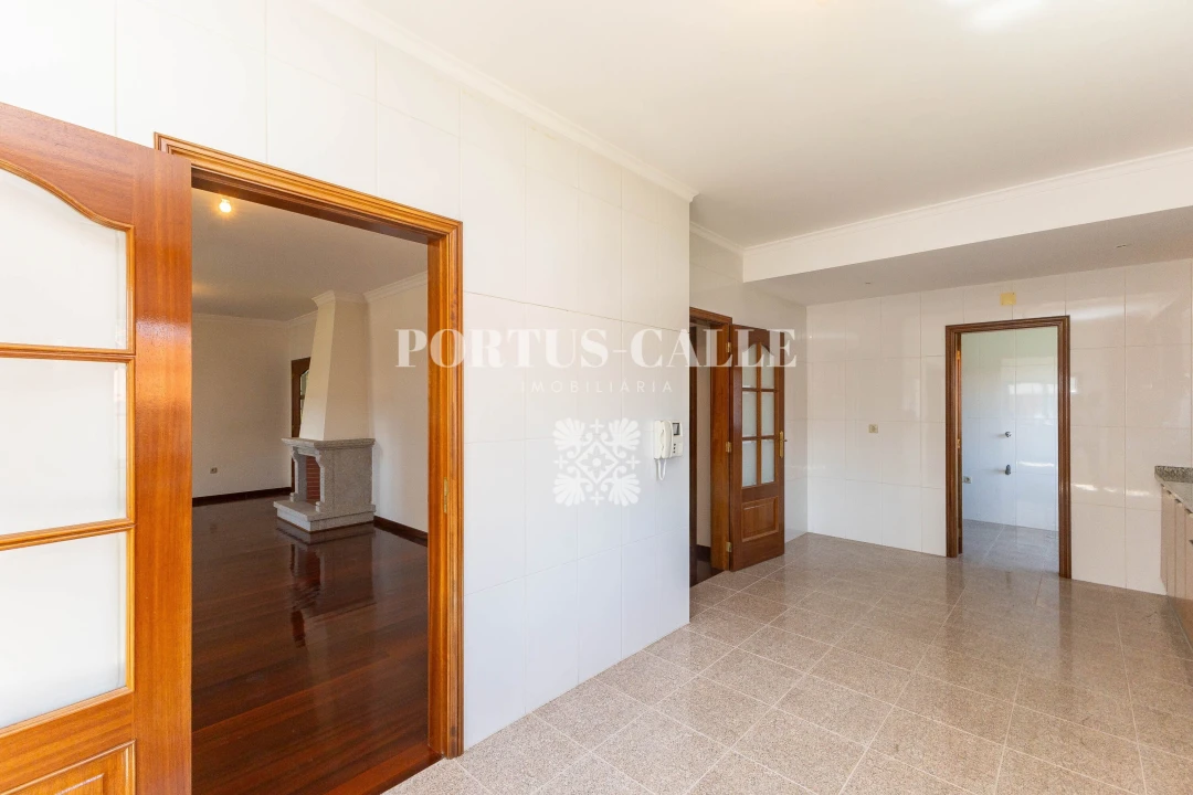Moradia T5 para Venda em Mateus Foto 13