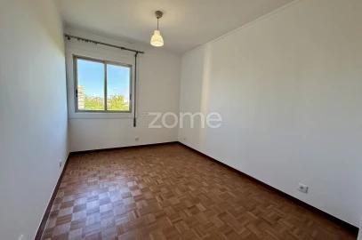 Apartamento T4 para Arrendamento em Avenidas Novas