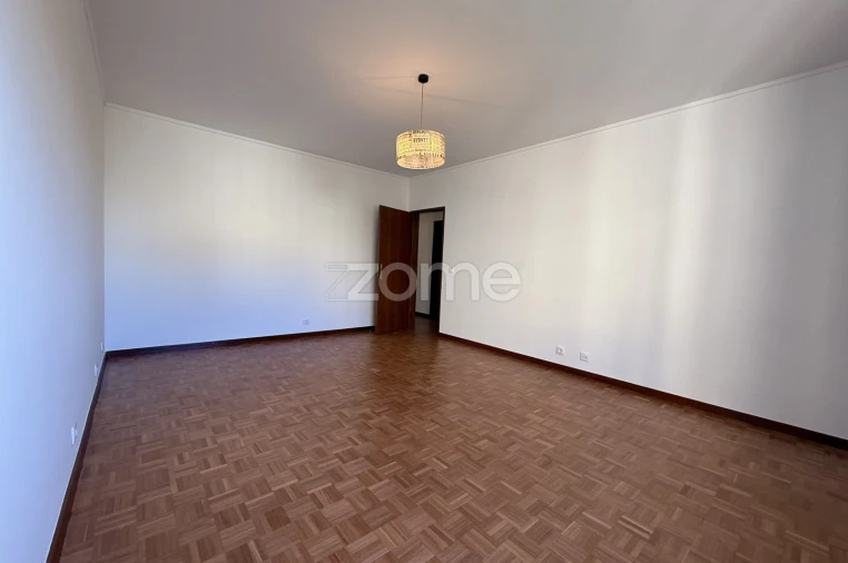 Apartamento T4 para Arrendamento em Avenidas Novas Foto 10