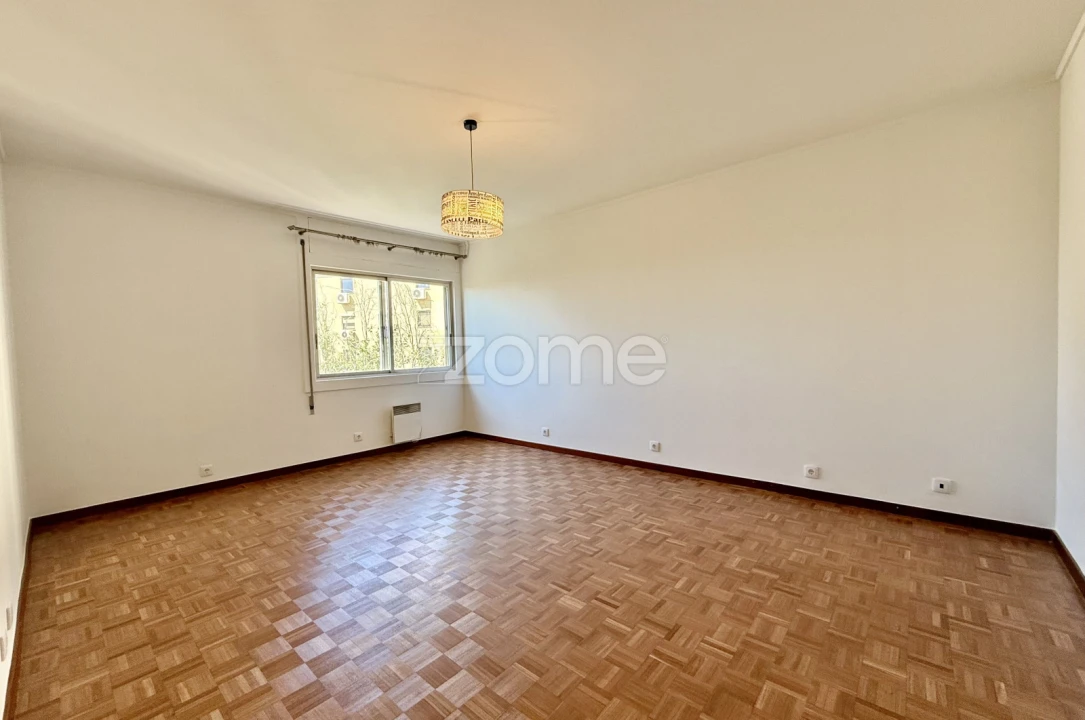 Apartamento T4 para Arrendamento em Avenidas Novas Foto 9