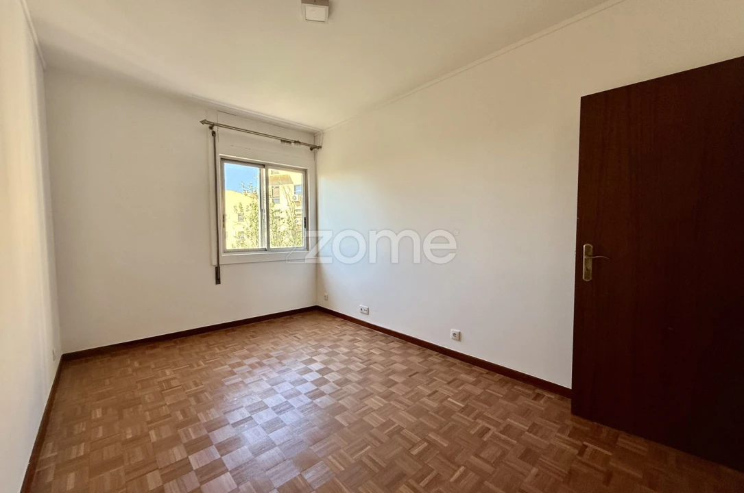 Apartamento T4 para Arrendamento em Avenidas Novas Foto 18